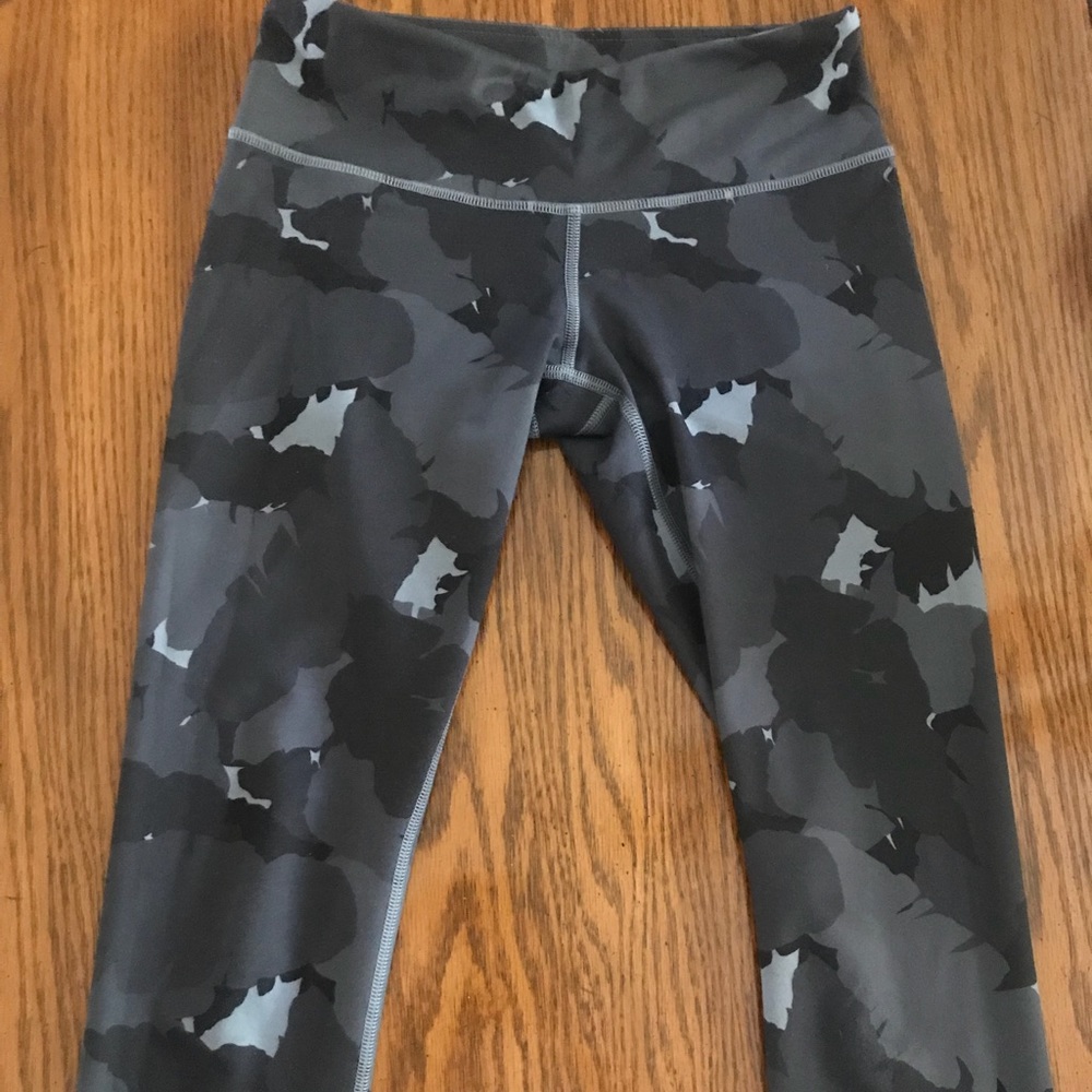 Lululemon capri pants, size 6